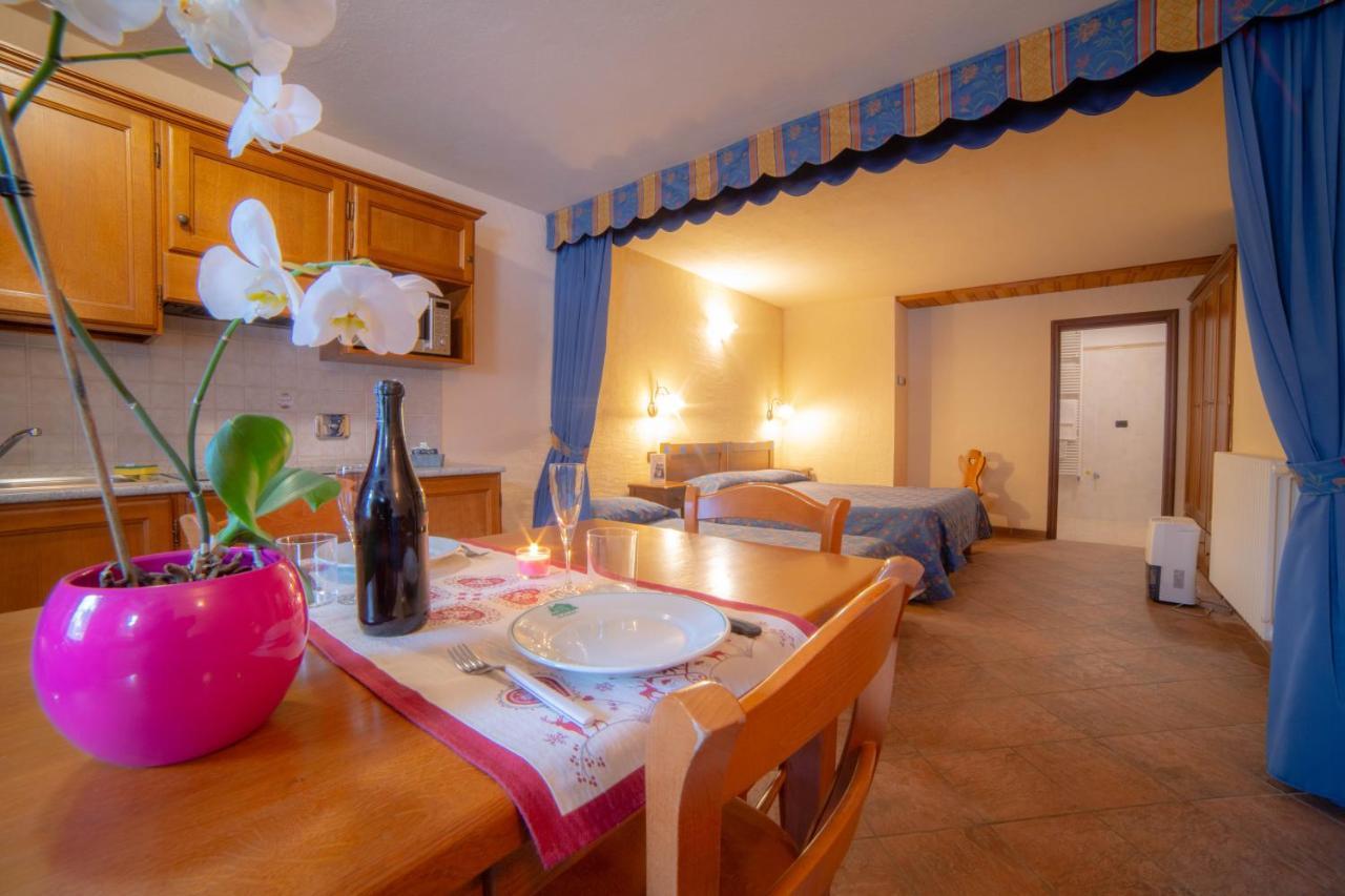 Family Apartments Le Chalet Champoluc Exterior foto