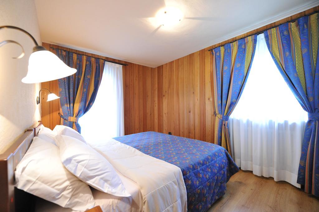 Family Apartments Le Chalet Champoluc Habitación foto