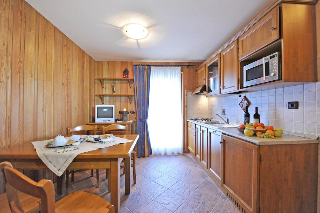 Family Apartments Le Chalet Champoluc Habitación foto