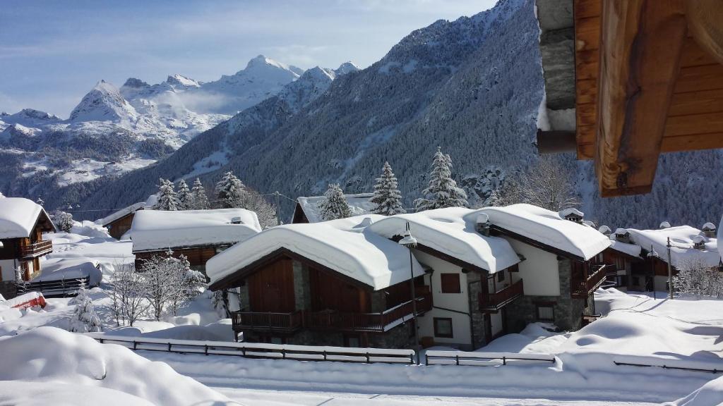 Family Apartments Le Chalet Champoluc Exterior foto