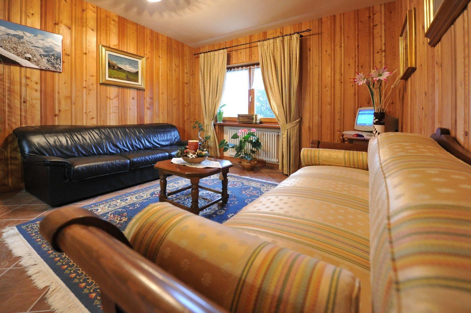 Family Apartments Le Chalet Champoluc Exterior foto