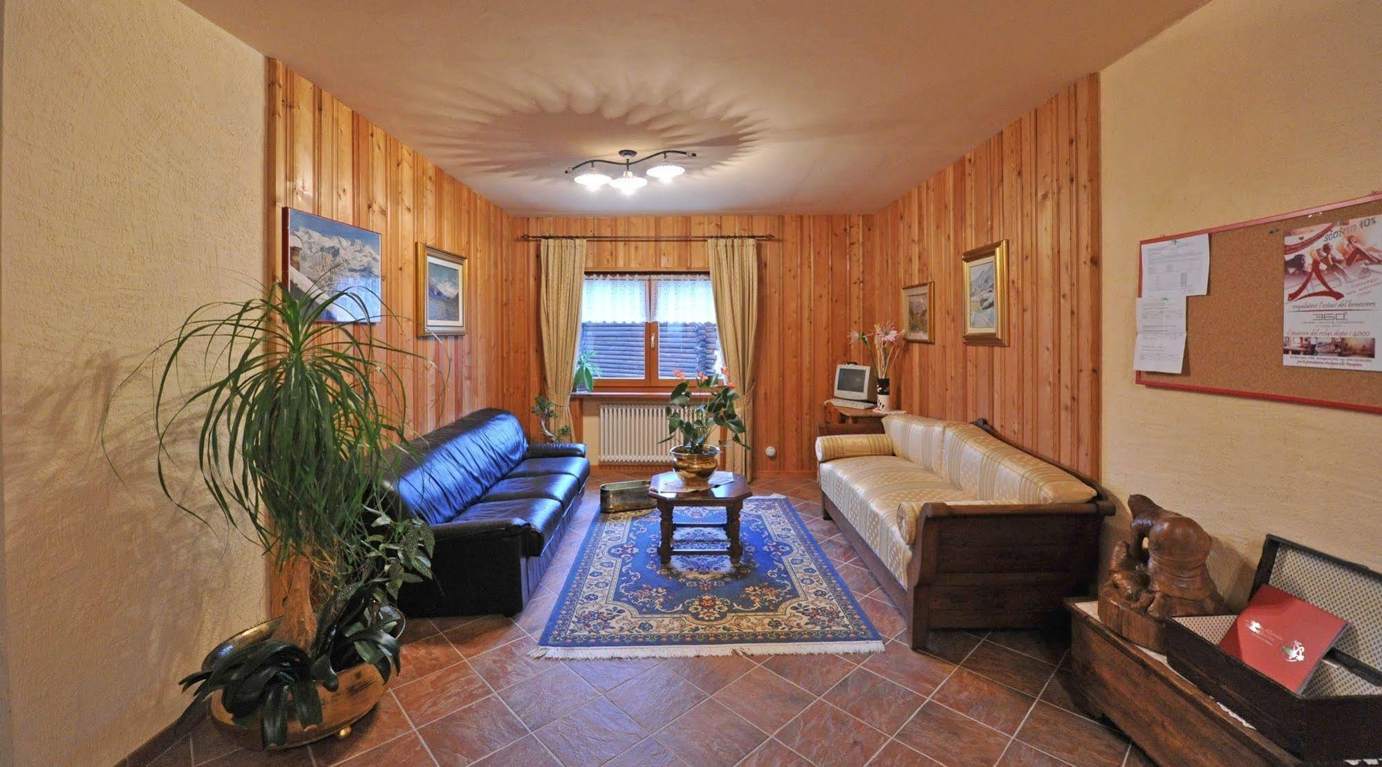 Family Apartments Le Chalet Champoluc Exterior foto