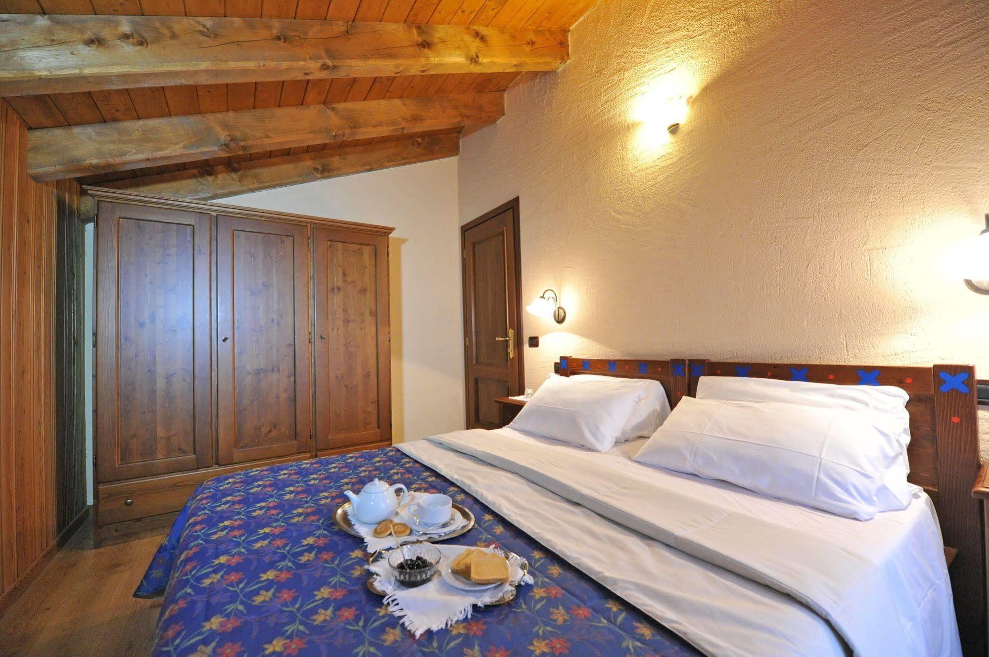Family Apartments Le Chalet Champoluc Exterior foto