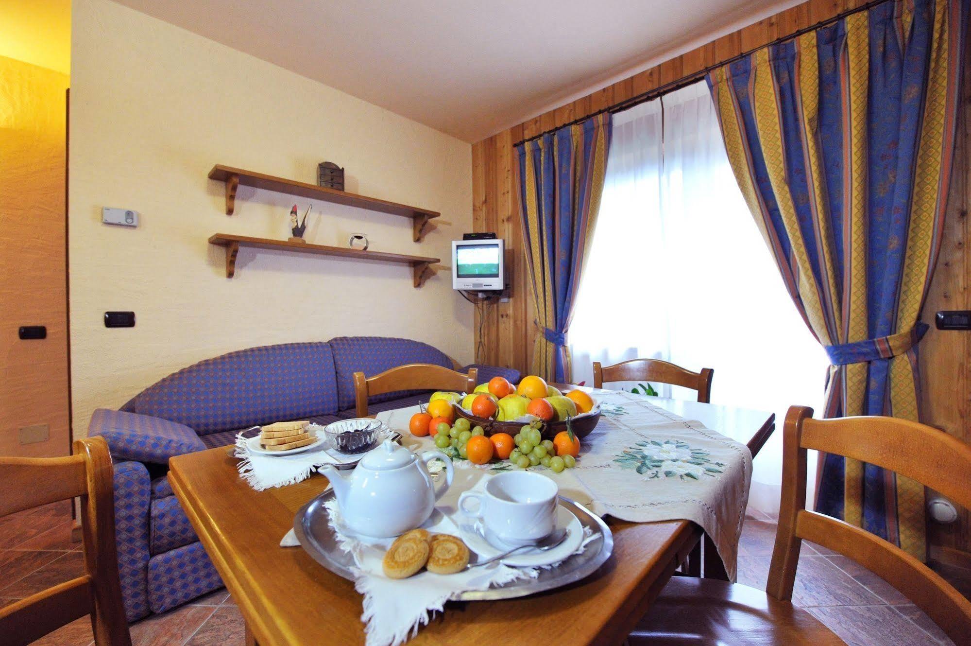 Family Apartments Le Chalet Champoluc Exterior foto