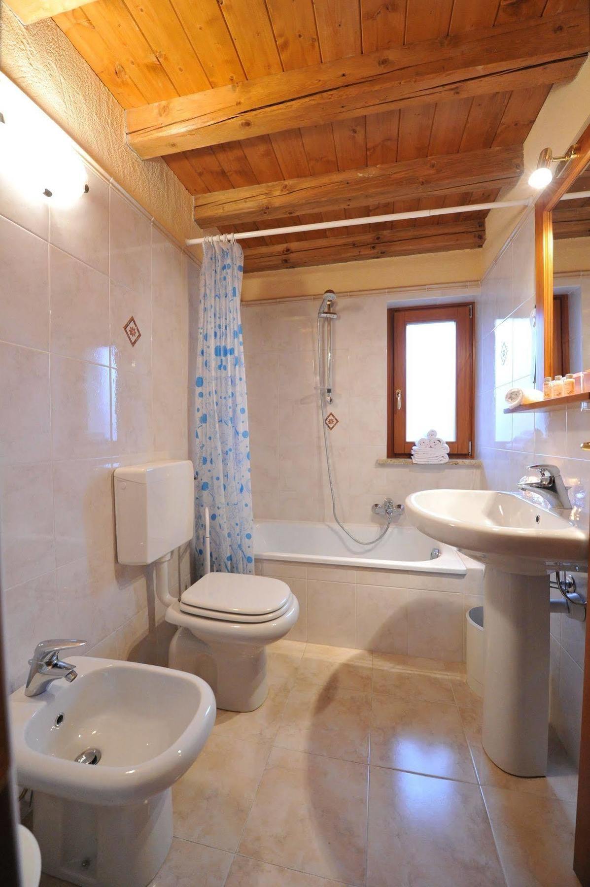 Family Apartments Le Chalet Champoluc Exterior foto